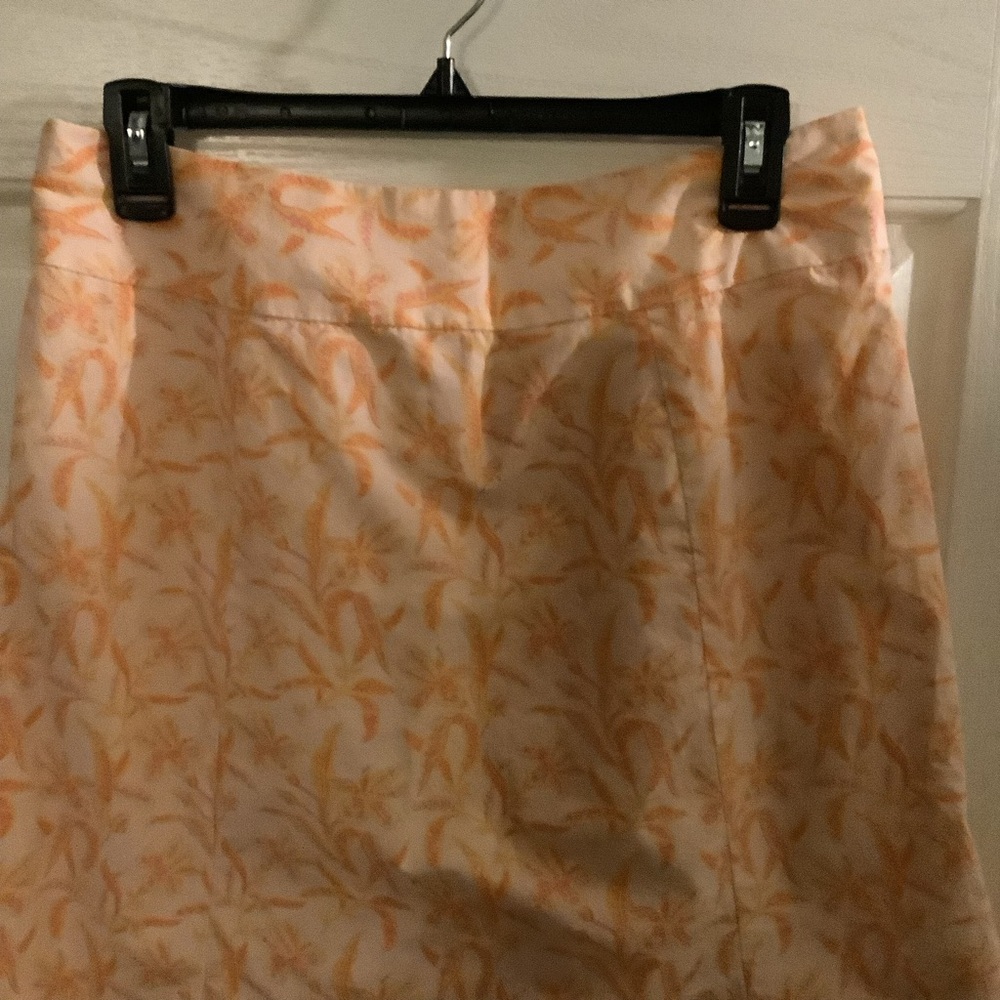 Gap brand coral/orange, with floral print, A line style mid skirt, size 6 - Picture 5 of 7
